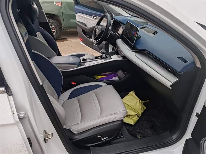 Фото 3 - Geely Preface