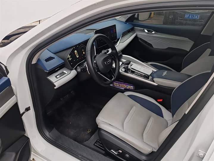 Фото 4 - Geely Preface