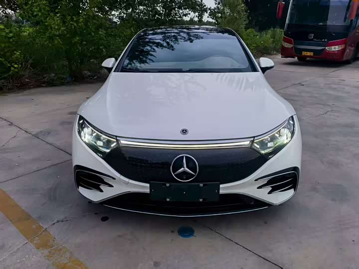 Photo 2 - Mercedes-Benz EQS