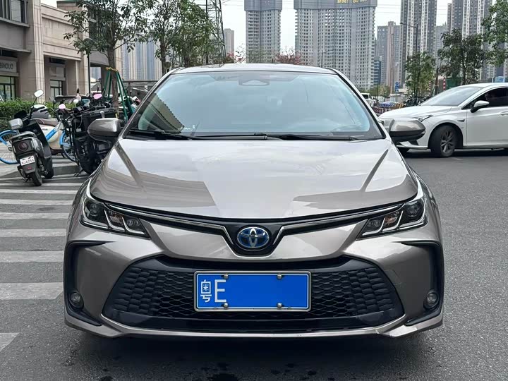 Фото 2 - Toyota Corolla