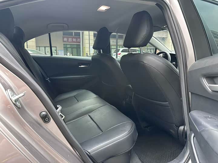 Фото 7 - Toyota Corolla