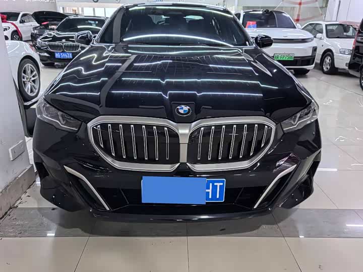 Фото 2 - BMW 5 Series