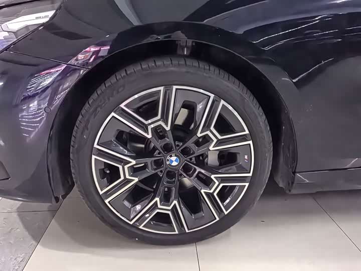 Фото 3 - BMW 5 Series