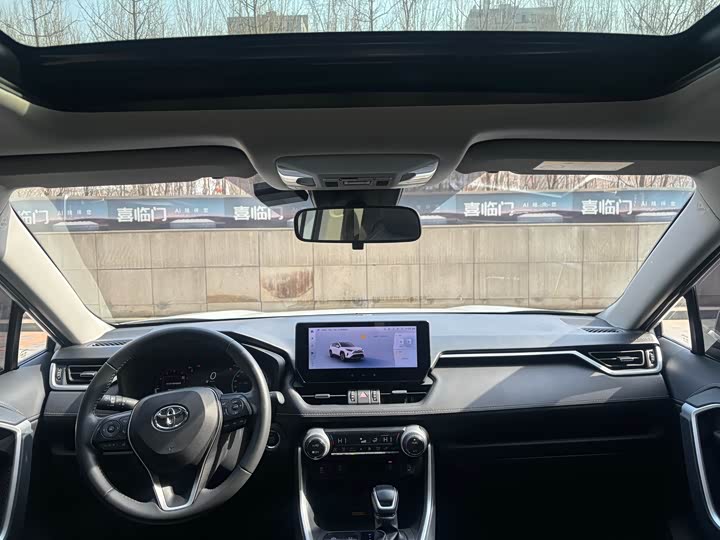 Фото 5 - Toyota RAV4