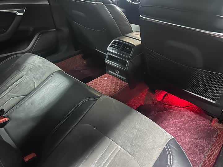 Фото 7 - Audi A6L