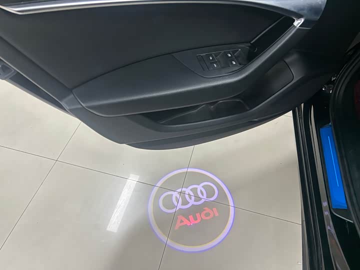 Фото 9 - Audi A6L