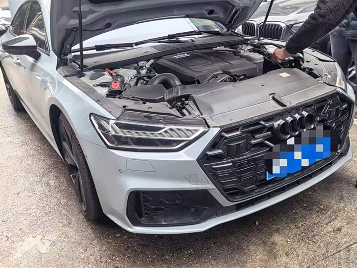 Фото 1 - Audi A7L