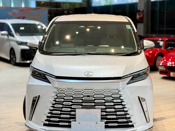 Фото 2 - Lexus LM