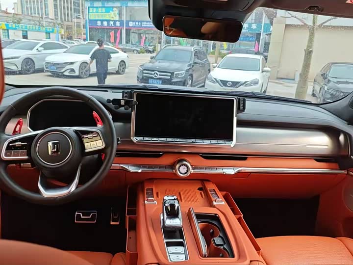 Фото 9 - Tank 700 Hybrid