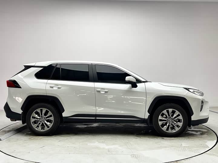 Photo 4 - Toyota Wildlander