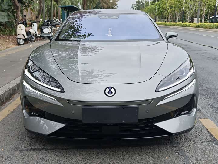 Photo 2 - Denza Z9GT