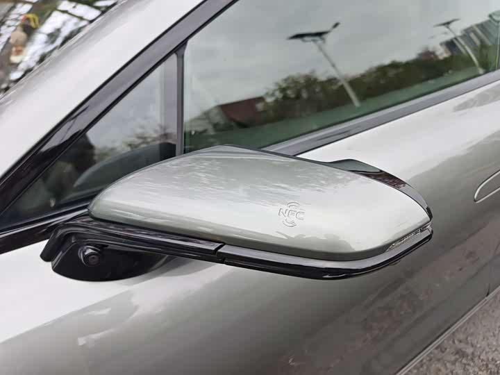 Photo 7 - Denza Z9GT