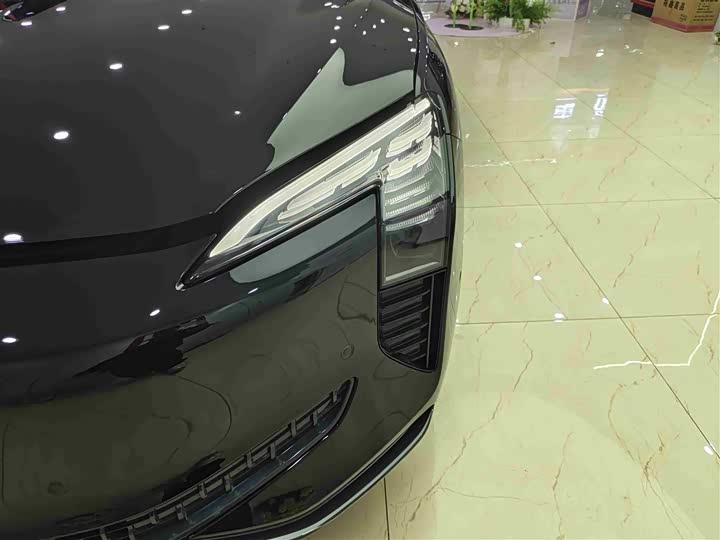 Фото 9 - Hongqi EH7