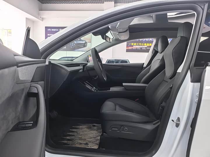 Photo 5 - Tesla Model Y