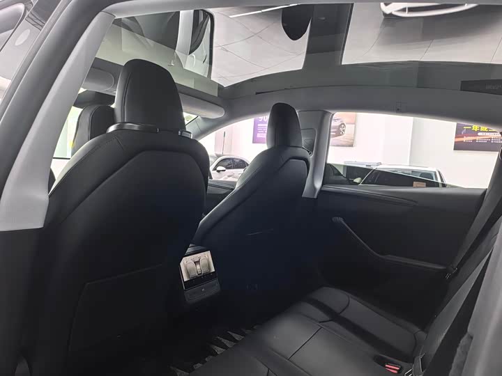 Photo 7 - Tesla Model Y