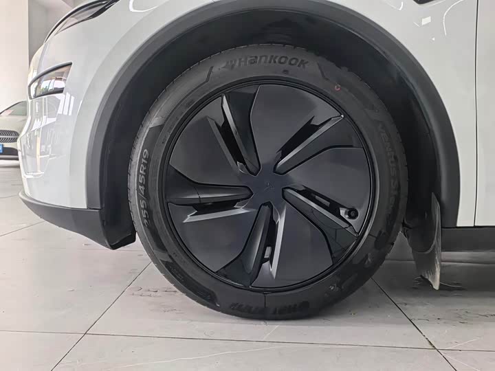 Photo 9 - Tesla Model Y