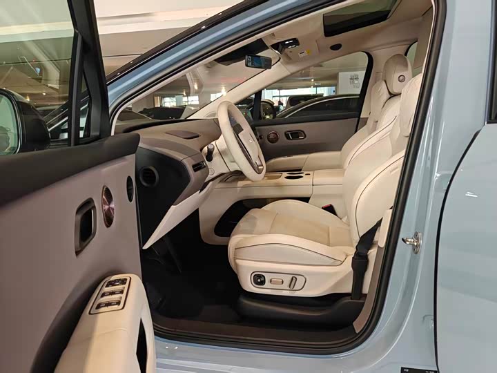 Фото 5 - LiXiang i8