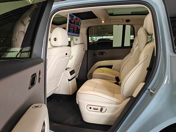 Фото 6 - LiXiang i8