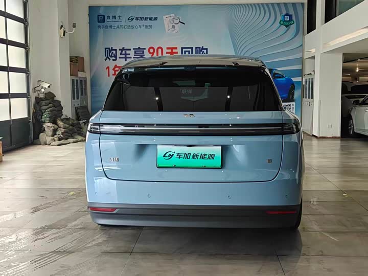 Фото 8 - LiXiang i8