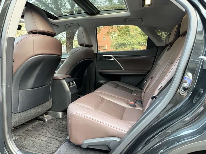 Фото 6 - Lexus RX