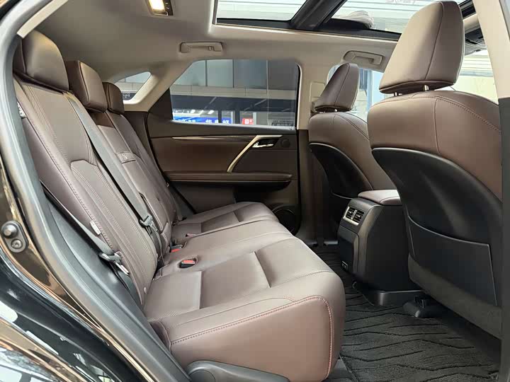 Фото 8 - Lexus RX