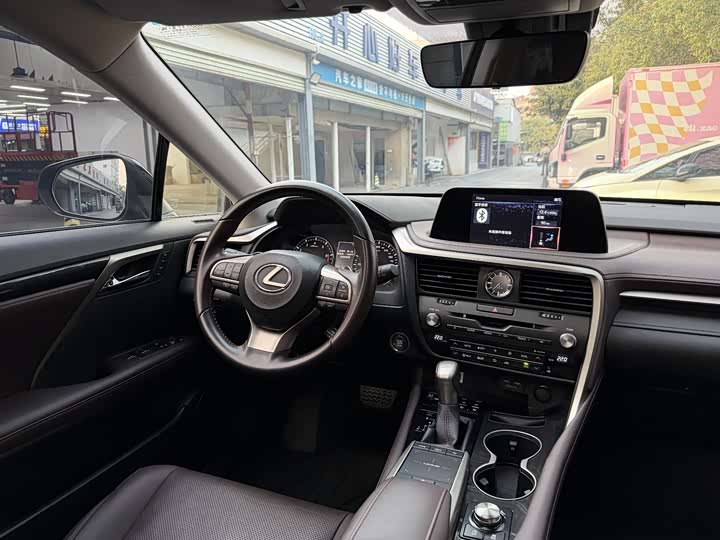 Фото 9 - Lexus RX