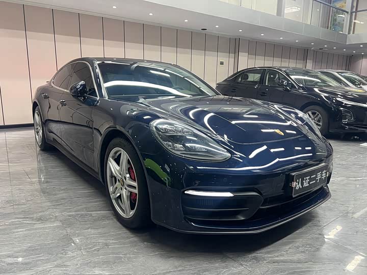 Фото 2 - Porsche Panamera