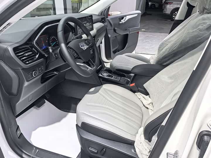 Фото 8 - Ford Escape