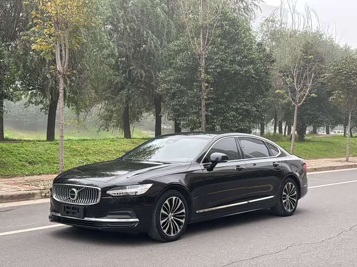 Фото 1 - Volvo S90