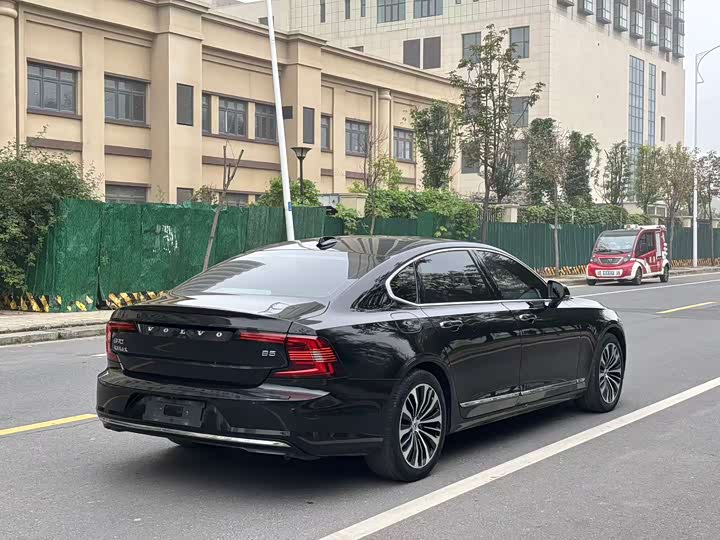 Фото 7 - Volvo S90
