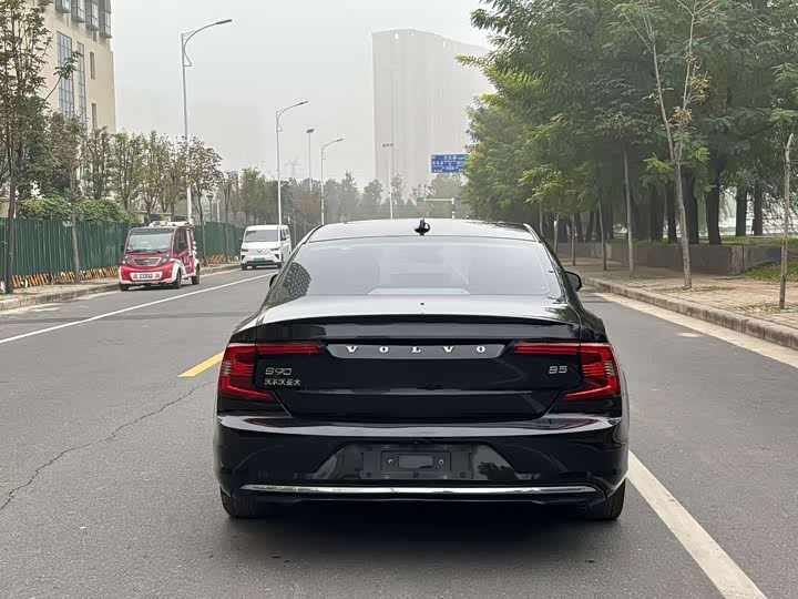 Фото 8 - Volvo S90