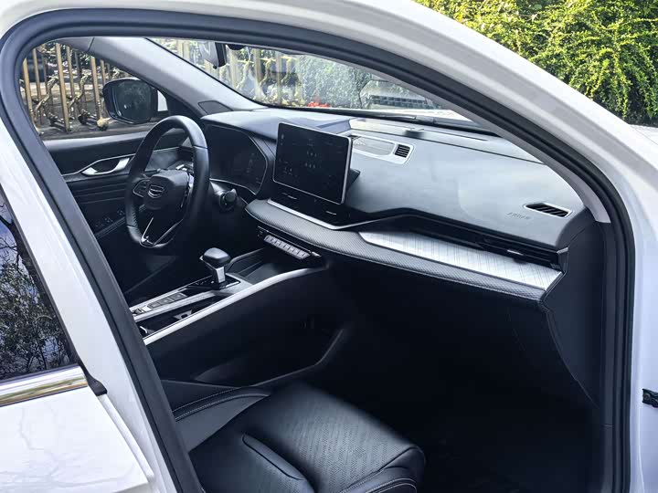 Фото 4 - Geely Preface