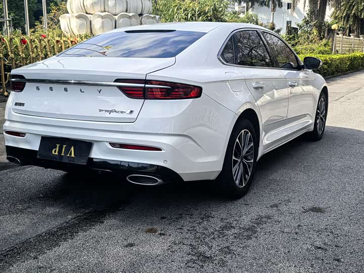 Фото 8 - Geely Preface