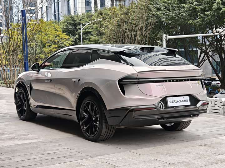 Фото 4 - Lotus Eletre