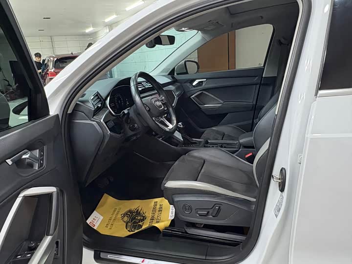 Фото 8 - Audi Q3