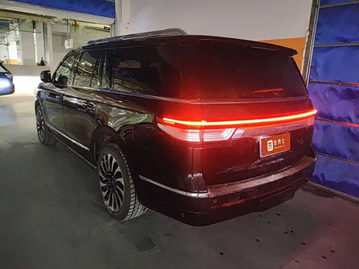 Фото 2 - Lincoln Navigator One