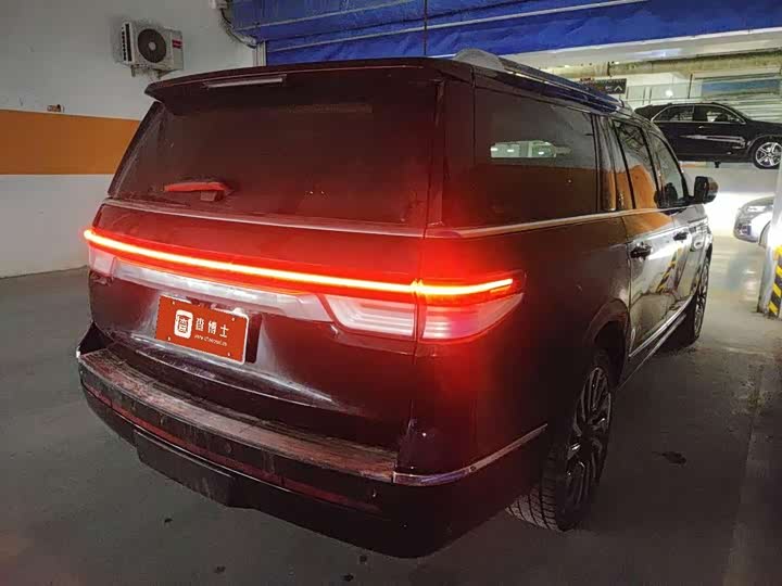 Фото 3 - Lincoln Navigator One