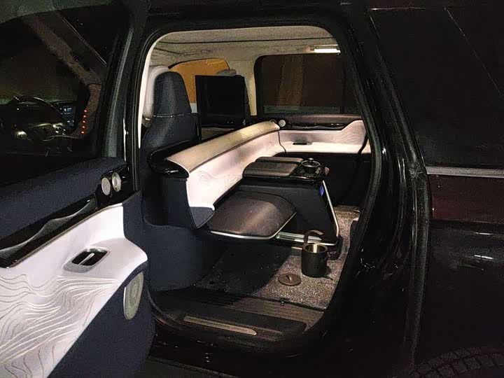 Фото 7 - Lincoln Navigator One