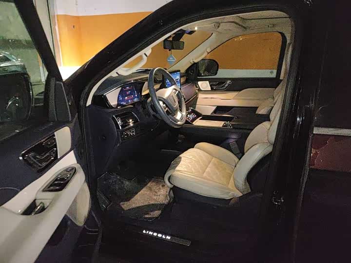 Фото 9 - Lincoln Navigator One