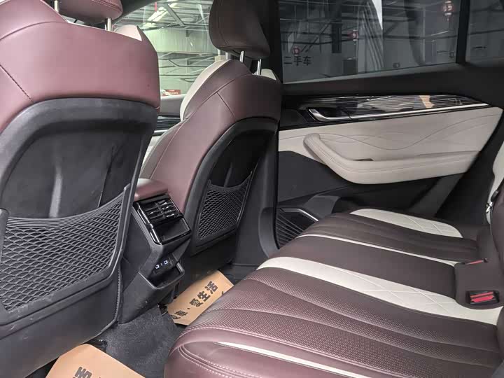 Фото 7 - Geely Monjaro