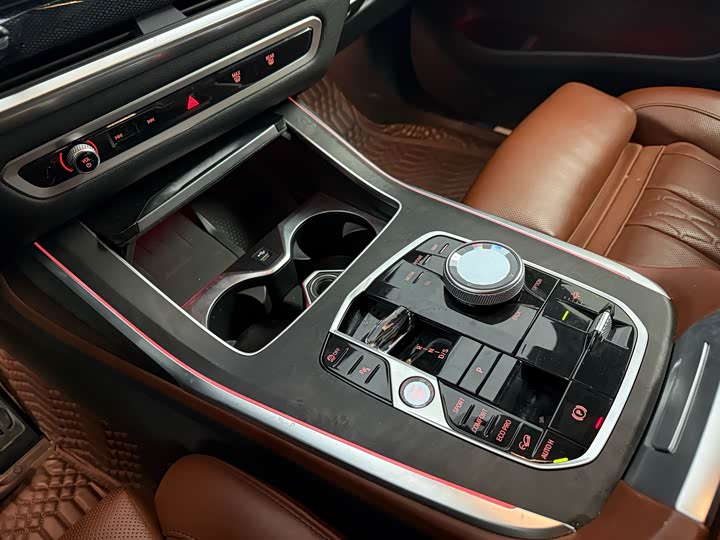 Фото 9 - BMW X7