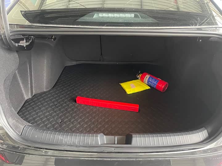 Фото 8 - Volkswagen Sagitar L