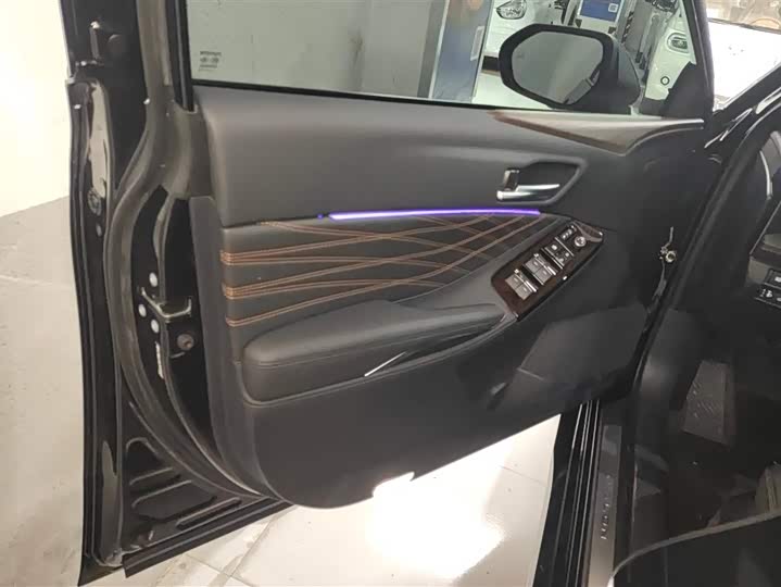 Фото 7 - Toyota Avalon