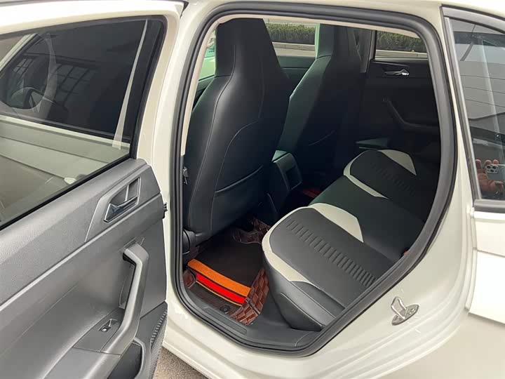 Фото 7 - Volkswagen Polo