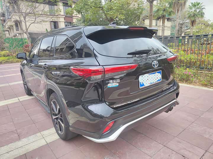 Фото 4 - Toyota Crown Kluger