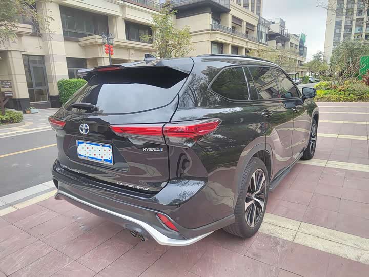 Фото 6 - Toyota Crown Kluger