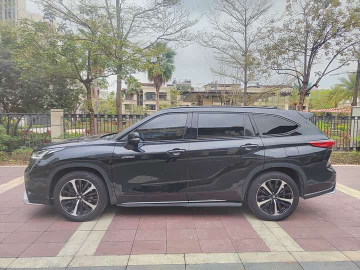 Фото 7 - Toyota Crown Kluger