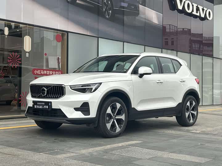 Фото 1 - Volvo XC40
