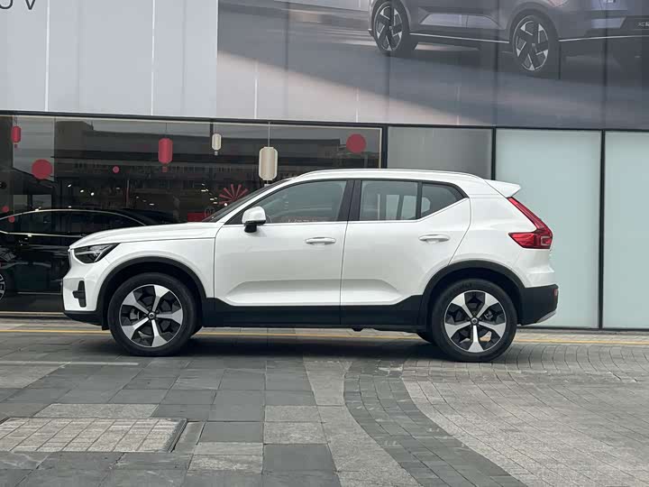 Фото 3 - Volvo XC40