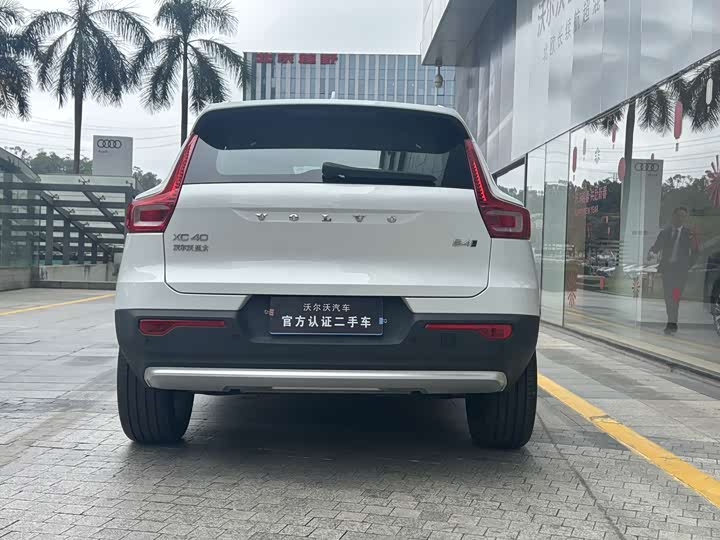 Фото 4 - Volvo XC40